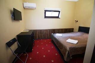 Отель ДжаНат Отель Сухум Двухместный номер эконом-класса с 1 кроватью-2