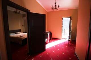 Отель ДжаНат Отель Сухум Люкс с балконом-1